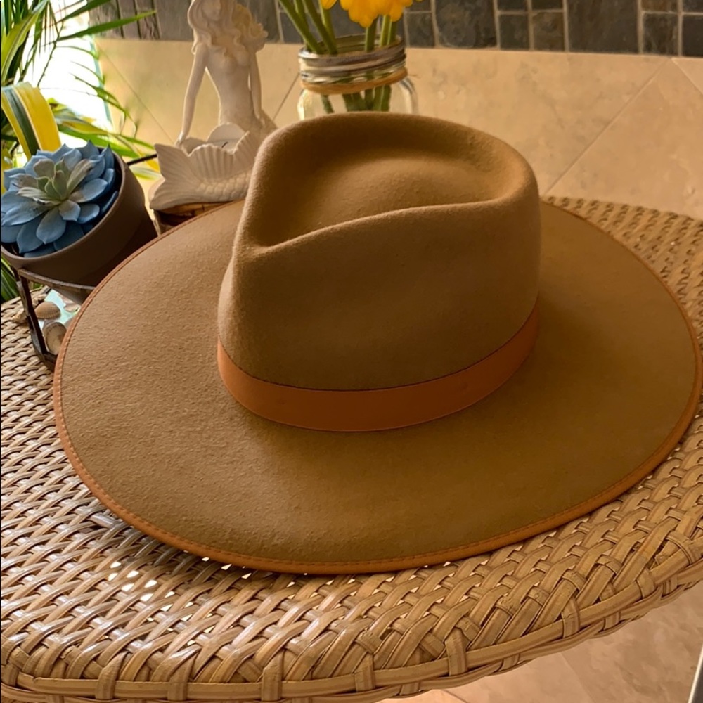 Lack of color medium Australian wool hat